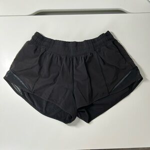 lululemon hotty hot short 2.5”